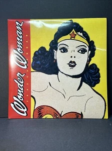 Calendario Wonder Woman 2002 DC Comics sellado de fábrica - Imagen 1 de 2