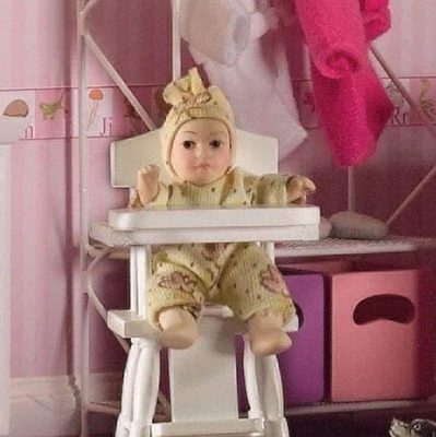 STREETS AHEAD DOLLSHOUSE Baby Freya, Puppenhaus, Puppenstube 1:12