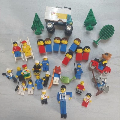 Vintage LEGO Minifigures From Assorted Themes! Lot Of 27 Figures! - Image 1 of 4
