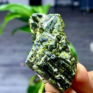 Esemplare minerale a grappolo cristallo di quarzo tormalina verde naturale 50G - Foto 1 di 14