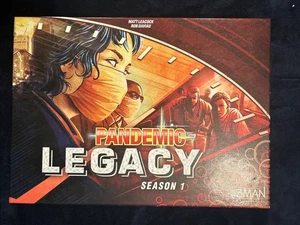 Pandemic Legacy Season 1: Z - Man Games: Aus einem Spielesammlernachlass - Bild 1 von 3