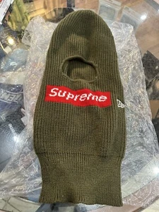 SUPREME/ NEW ERA CAJA LOGO PASAMONTAÑAS OS OLIVA/FW22 SEMANA 13 (100% AUTÉNTICO) NUEVO - Imagen 1 de 3