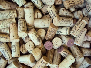 50 Wine Corks for Crafting, Vino Decor, Vase Bowl Filler, Old & New Craft Lot - Picture 1 of 7