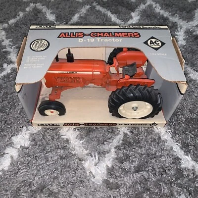 1990 ERTL ALLIS-CHALMERS D-19 TRACTOR W/ BOX #2220, 1:16 DIE-CAST,  - Image 1 of 3