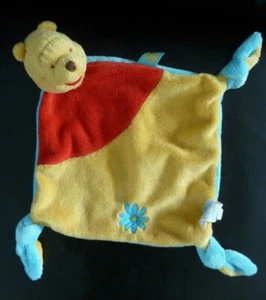 *. DOUDOU PLAT DISNEY WINNIE JAUNE ROUGE MARRON  fleur bleu TRES BON ETAT - Picture 1 of 2