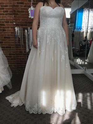 Plus Size Stella York Lace Wedding Dress, Brand New, Size 18 - Image 1 of 4