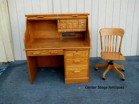 62628   WINNERS ONLY Oak Roll Top Desk w/ Swivel Chair Cover
