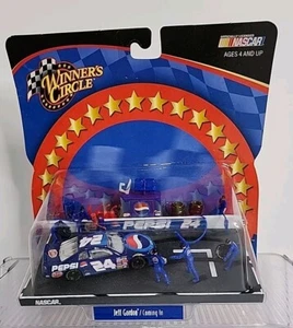 NASCAR Diecast Jeff Gordon "Coming In " Pepsi #24 Pit Crew 1:64 Scale Car - Picture 1 of 3
