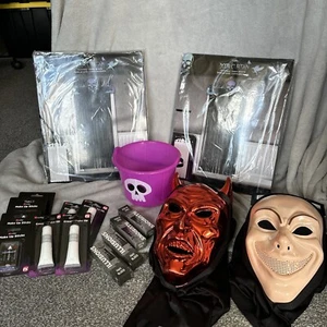 Halloween Super Konvolut Inkl Masken | Make Up | Türvorhänge | Kunstblut - Bild 1 von 1