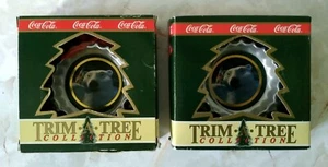 Vintage 1994 Coca-Cola Eisbär Flaschenverschluss Ornamente 2,5" 2er Set in Boxen - Bild 1 von 9