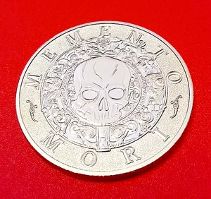 GOLDMEDAILLE. KRANICH + PFERDESKELETT. METALL GOLDFARBEN NICHT EDEL - Bild 1 von 3