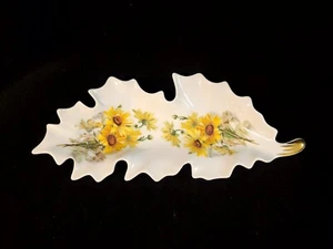 Alte Nürnberger (Bayern, Germany) Bonbon-/Nussschale in Blattform mit gelben Gänseblümchen - Bild 1 von 9