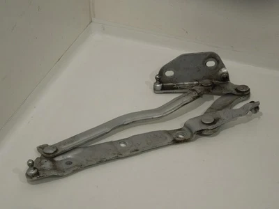 Audi A8 D3 NS Left Boot Hinge Silver 4E0827299G - Image 1 of 4