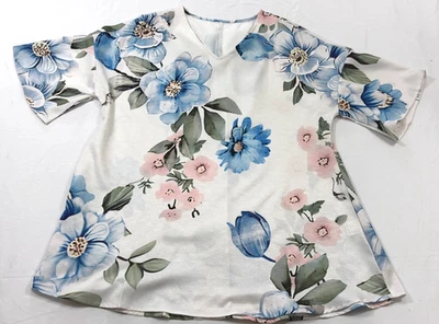 top mujer talla grande blanco floral manga corta cuello en v poliéster ligero Foto 1 de 4