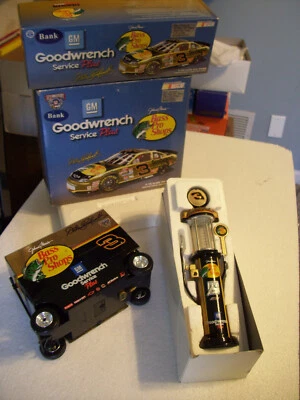 SET Dale Earnhardt 1998 BASS PRO SHOP 1/16 Gas Pump Bank & 1/16 PIT WAGON BANK - Image 1 of 4