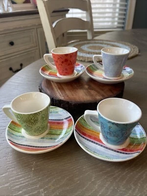 Pier 1 Espresso Demitasse Juego de 4 tazas y platillos colores brillantes 2,5 oz cada uno Foto 1 de 4