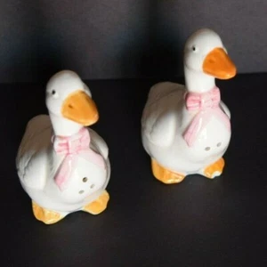 Geese with Pink Bows Salt And Pepper Shaker Set - Picture 1 of 6