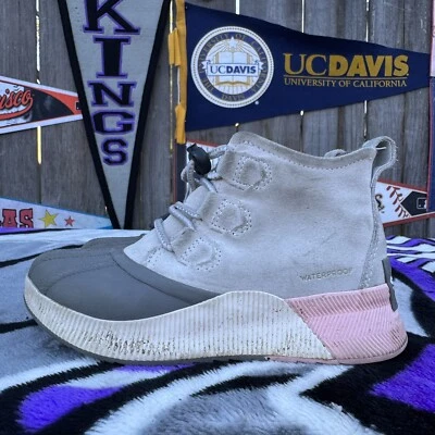 Talla 3Y - Sorel Out 'N About Botas Juveniles Rosa/Gris Zapatos Impermeables Niños Foto 1 de 4