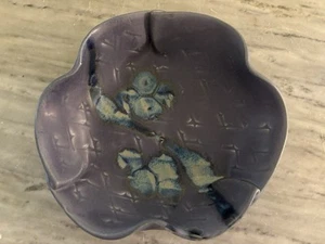 HILBORN POTTERY CANADA HANDCRAFTED PINCHED BOWL PERIWINKLE AND TURQUOISE - Picture 1 of 8