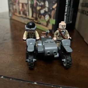 lego indiana jones minifigure Motorcycle - Picture 1 of 3