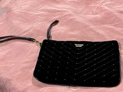 Victoria Secret Pulsera Rosa Gamuza Negra Tachonada Muñequera V-Equilt Slim Foto 1 de 4