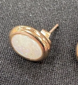 9ct Gold Antique Oval Opal Earrings, Hallmarked, 1.5G NEW & Boxed with Free P&P - Picture 1 of 2