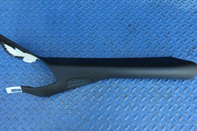 Cubierta interior del panel de moldura del pilar A parabrisas de Chevrolet Corvette 2005-2013 derecha Foto 1 de 4