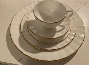 Gorham Grand Manor Gold 5 Piece Place Setting - Picture 1 of 4