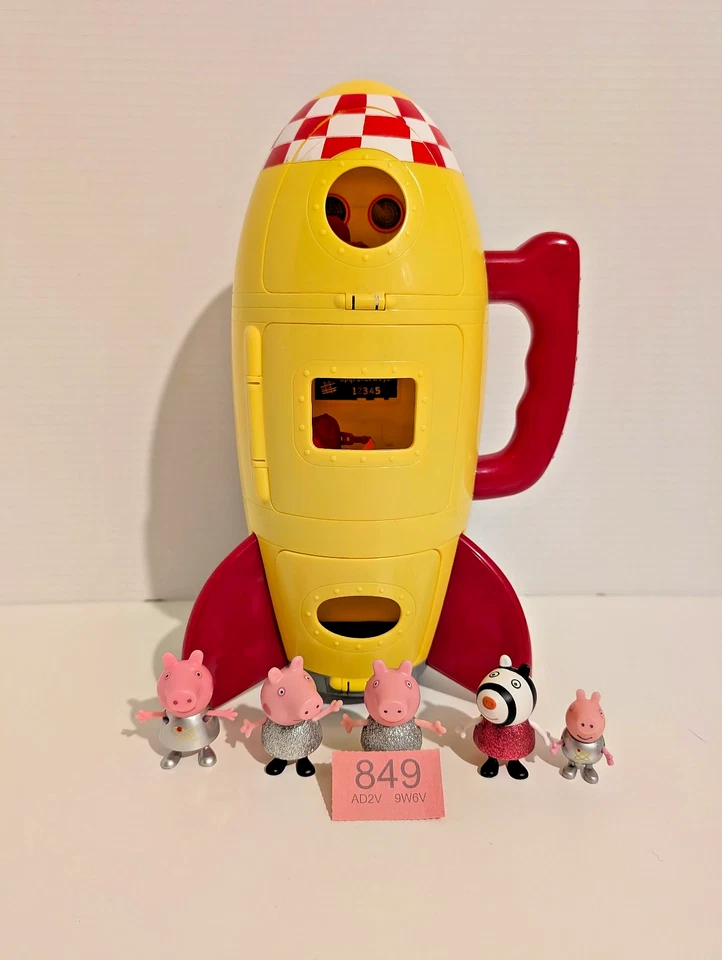 Peppa Pig Space Rocket Working Sounds Space Ship & 5 Figures Bundle 849 - Image 1 of 4