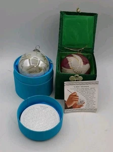 Juego de 2 cajas de vidrio pintadas a mano Pier 1 One Li Bien ornamento Paz en la Tierra Paloma - Imagen 1 de 12