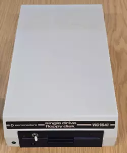 Commodore VIC-1541 floppy disk unità singola Commodore 64 si accende con cavo dati - Foto 1 di 24