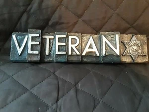 Estante de escritorio de pared con placa de veterano de policía - Imagen 1 de 4