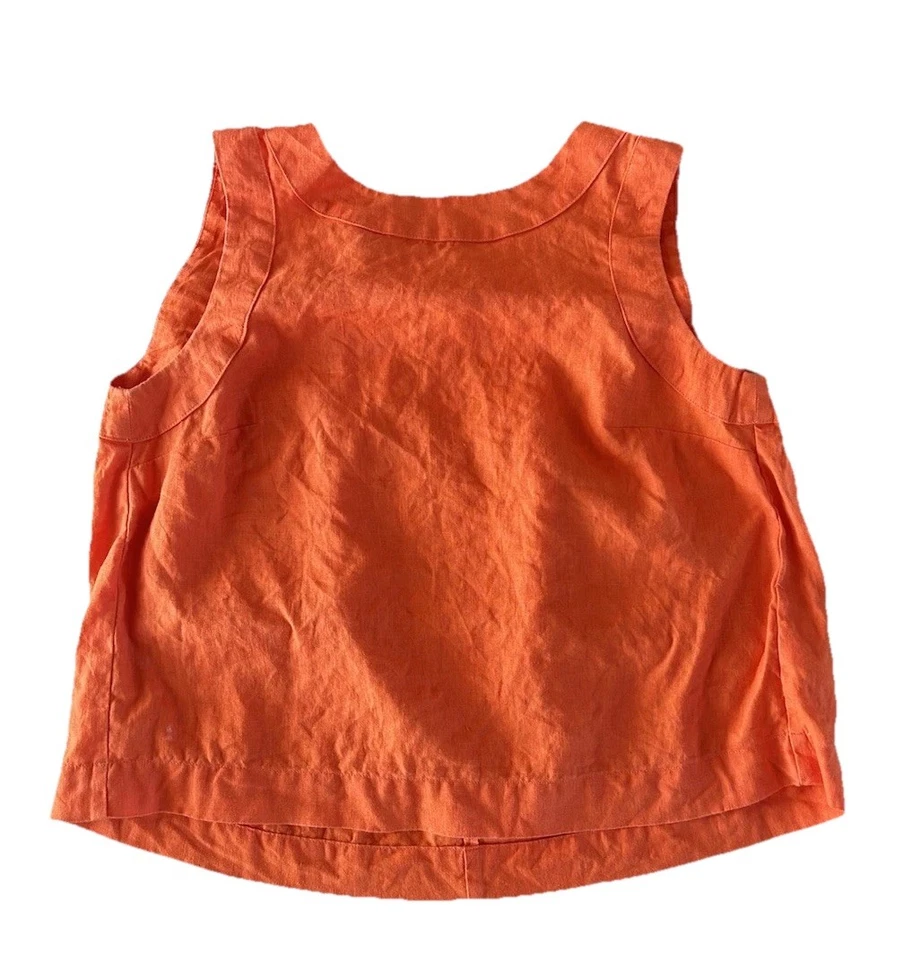 Regata Hobbs London feminina de linho 2 botões laranja atrás Lagom Classic Resort - Imagem 1 de 4