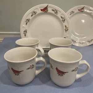 Tazas de café/platos de cena de Navidad blancos Gibson Red Cardinal Holly de todos los días. - Imagen 1 de 10