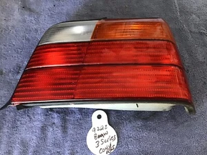 Fits 92-99 BMW 3 SR CPE/CONV Tail Lamp / Light Lens And Housing Right/passenger - Foto 1 di 5