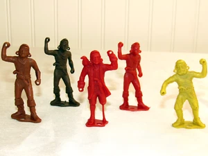 MPC Ringhand Pirate Plastic Toys Peg Leg With Parrot Red Yellow Brown 2 1/2" - Picture 1 of 5