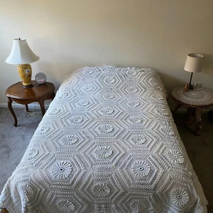 Rare Vintage Handmade Bedspread Afghan Blanket White Floral Grannycore Cottage - Picture 1 of 5