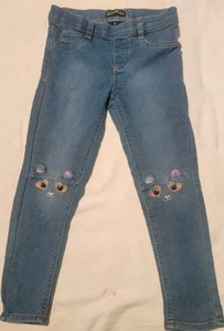 Pantalones de mezclilla azules largos de Delia*s para niñas talla 6 bordados cara de conejo - Imagen 1 de 7