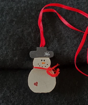 Collar Muñeco de Nieve Madera Grueso Cordón Cinta Roja 28" Pintado a Mano EE. UU. Foto 1 de 2