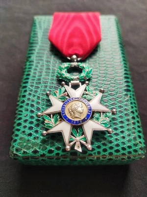 LÉGION D'HONNEUR 3e RÉPUBLIQUE 1870 CHEVALIER LUXE BIJOUTIER + SUPERBE ÉCRIN  - Photo 1/4