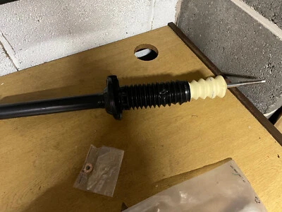 Amortiguador trasero Ford Fiesta MK4 KA Mazda 121 parte Nº 1085442 Foto 1 de 4