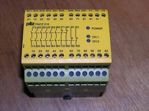 PILZ PNOZ X10 24DC 6S 40 3LED ID no. 774709 used excellent condition - Bild 1 von 6