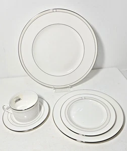 Kate Spade NEW YORK "Noel Alabaster" LENOX Five Piece Place Setting NEW - Picture 1 of 10