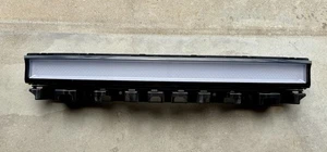 Conjunto de faro de lámpara LED central delantera Rivian R1T R1S 2022-2024 PT00000466 - Imagen 1 de 18
