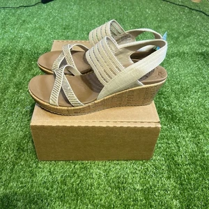 Skechers Beverlee - Fancy Sips Women's Natural Wedge Sandals Size 10 NEW - Picture 1 of 6