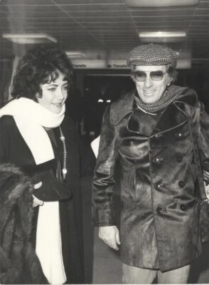 Elizabeth Taylor Andy Williams Heathrow Airport Original 6x8 Photo Stamped Snipe - Image 1 of 2