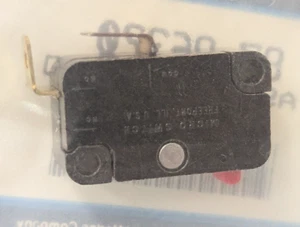 Genuine Mercury Outboard Micro Switch 87-86320 NEW OEM - Picture 1 of 3