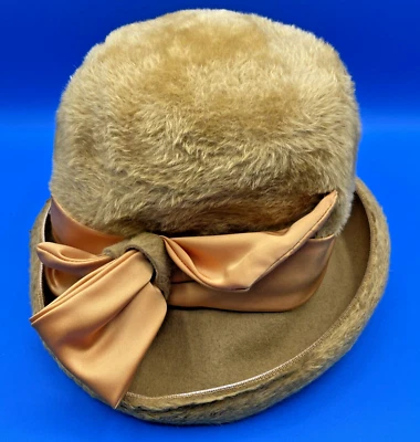 SOMBRERO vintage años 60 Cloche tela mostaza dorada difusa Italia talla M cinta satinada MOD Foto 1 de 4