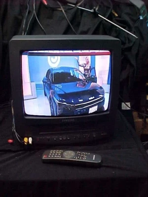 Samsung 13" VCR CRT TV TVN-3350CA Gaming Box, Remote, Manual, VCR Not Working - Image 1 of 4