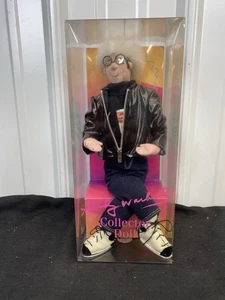 NUOVA bambola da collezione Andy Warhol Campbell zuppa camicia MAI RIMOSSA DALLA SCATOLA - Foto 1 di 4